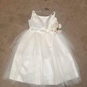 Elegant White Tulle Kids Dress size 4